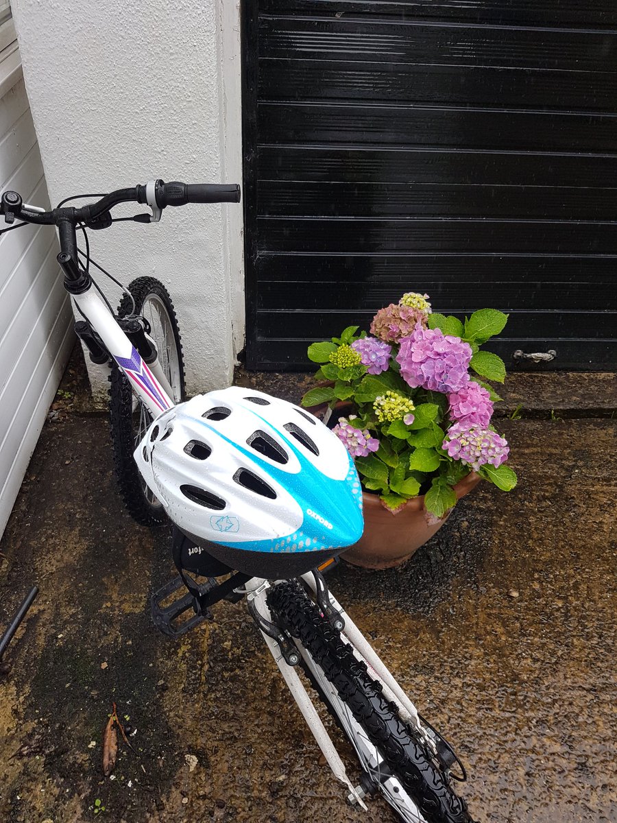 zanywanywoo's tweet photo. Went on my first solo bike ride today! This week has been a challenging &amp; stressful week so decided to get some fresh air albeit wet &amp; grey! @jackiefloyd17  our chats abt bikes/cycling now I'm #doingthedo #health #cycling #outdoors #wellness #exercise https://t.co/js8rcTXySF