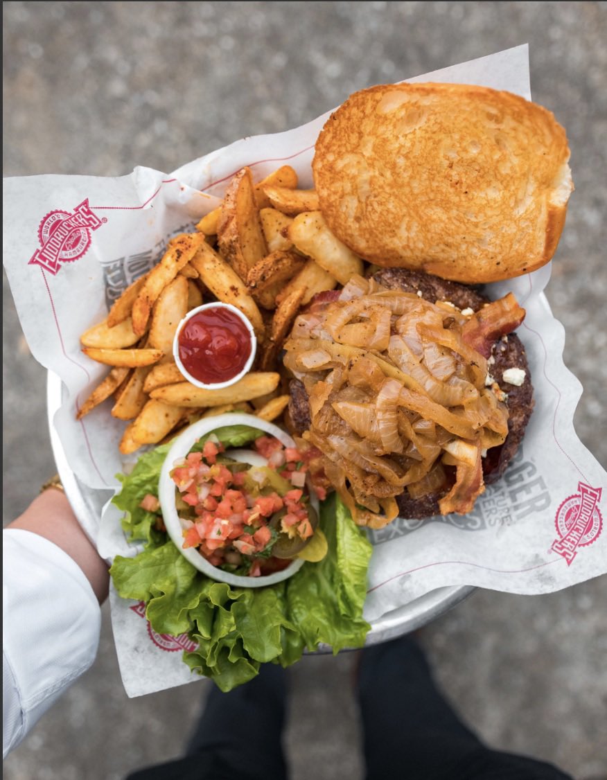 MyFudds's tweet photo. Fudds burger in paradise. Order take-out and bring your burger to your paradise😋😍 https://t.co/6hhTPKrpKg