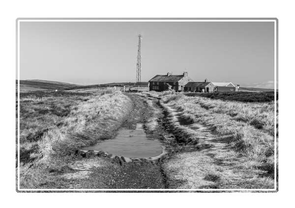 photos_dsmith's tweet photo. The #CatandFiddleinn #pub #publichouse in the middle of #winter, #Derbyshire and #Staffordshire @peakdistrict #nationalpark @PeakDistrictNT #England #PictureOfTheDay for more see https://t.co/jo0nPw5W4e https://t.co/qR6m08eXJS