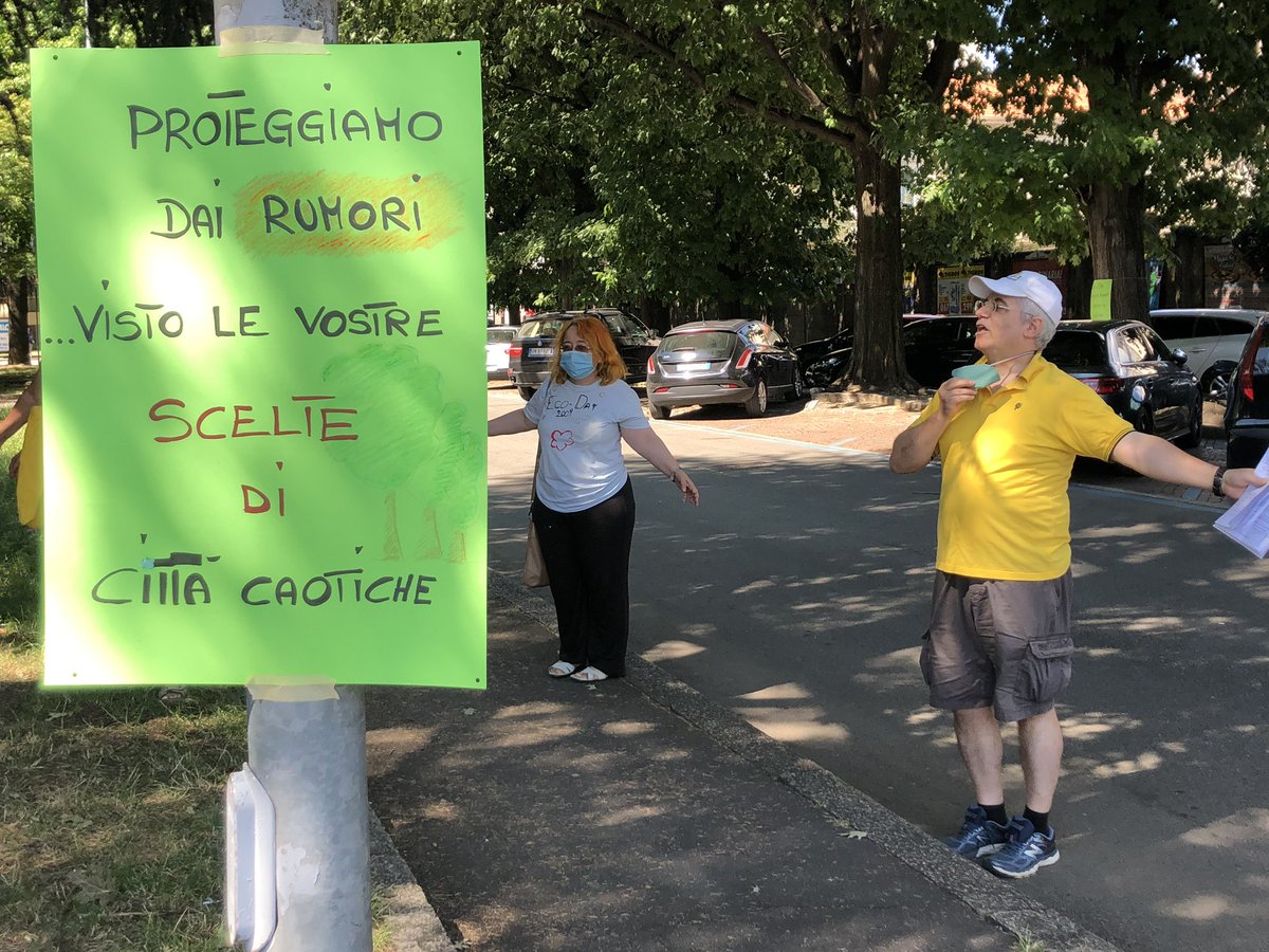BarbaraMeggetto's tweet photo. Protesta circolo @LegambienteLomb Gallarate(Va)x abbattimento alberi riqualificazione p.zza stazione Gallarate.Perché capitale naturale non viene considerato?@ValentinaVarese @LegambienteVa @MarzioMarzorati https://t.co/GDqi9arRnX
