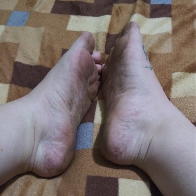 After a long day my feet are dirty!! They need a good cleaning 😋👅😜😜💦💦 #Feetfettish #solesworship #soles<a href="/tag/dirtyfeet"class="tags"><span>#dirtyfeet</span></a><a href="/tag/soles"class="tags"><span>#soles</span></a><a href="/tag/feetfettish"class="tags"><span>#feetfettish</span></a><a href="/tag/dirtyfoot"class="tags"><span>#dirtyfoot</span></a><a href="/tag/solesandtoes"class="tags"><span>#solesandtoes</span></a>