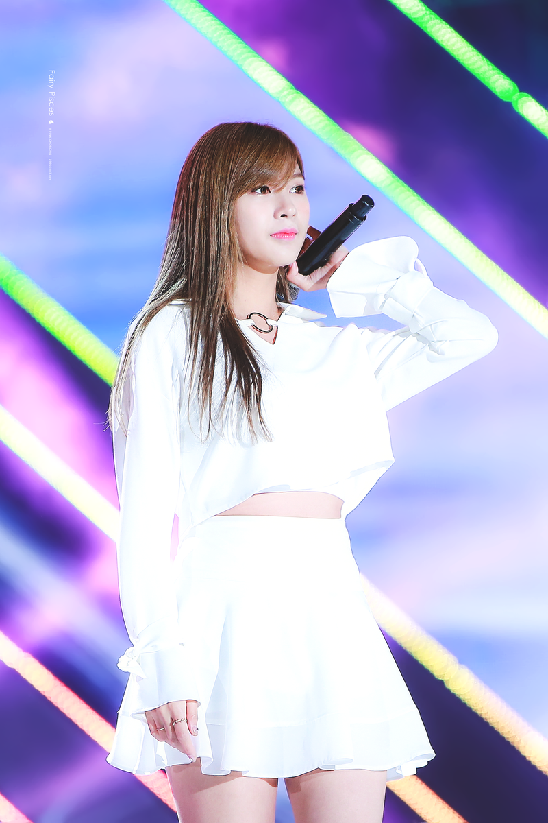19910303net's tweet photo. 🌸

@Apinkohy 
우리막내생일축하해🎂🎉

#HappyHayoungDay 
#HABBANGDAY
#트친님들_오늘_하영이_생일이래요
#에이핑크 #오하영 #HAYOUNG https://t.co/S8eOAmFbJR