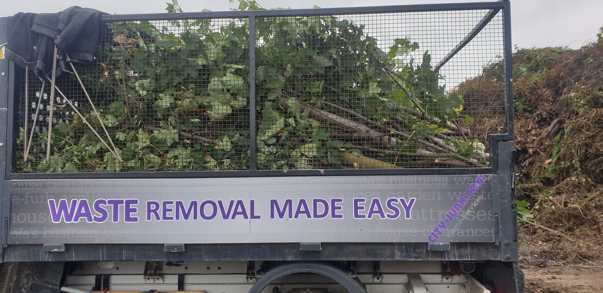 cityjunkltd's tweet photo. Green waste collection sent for recycling ♻️ #zerotolandfill 😀 Book and pay for your waste collection on our secure website https://t.co/wCPYH9ejjC once your collection is complete receive your waste transfer note to your email #contactless #recycle #becausewecare #yorkshire https://t.co/m2eA1zrehy