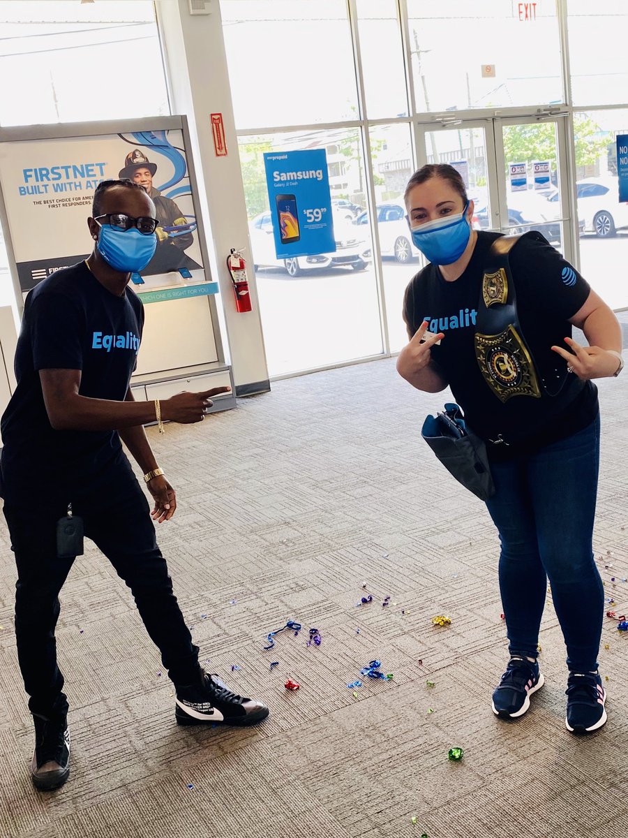 iTravyy's tweet photo. Finally got to deliver some awards; Congrats to the #TravBlazers #1 Store UNION and RSC VERONICA... and the BEST SHOE GAME IN THE MARKET #OffWhitePresto #OffWhiteBlazer #Nike #Relentless #NYNJStateOfMind @__n0rbs @Marvin_Rosari0 @shasriq @judy_cavalieri @OneNYNJ https://t.co/tkYEL6z0Fg
