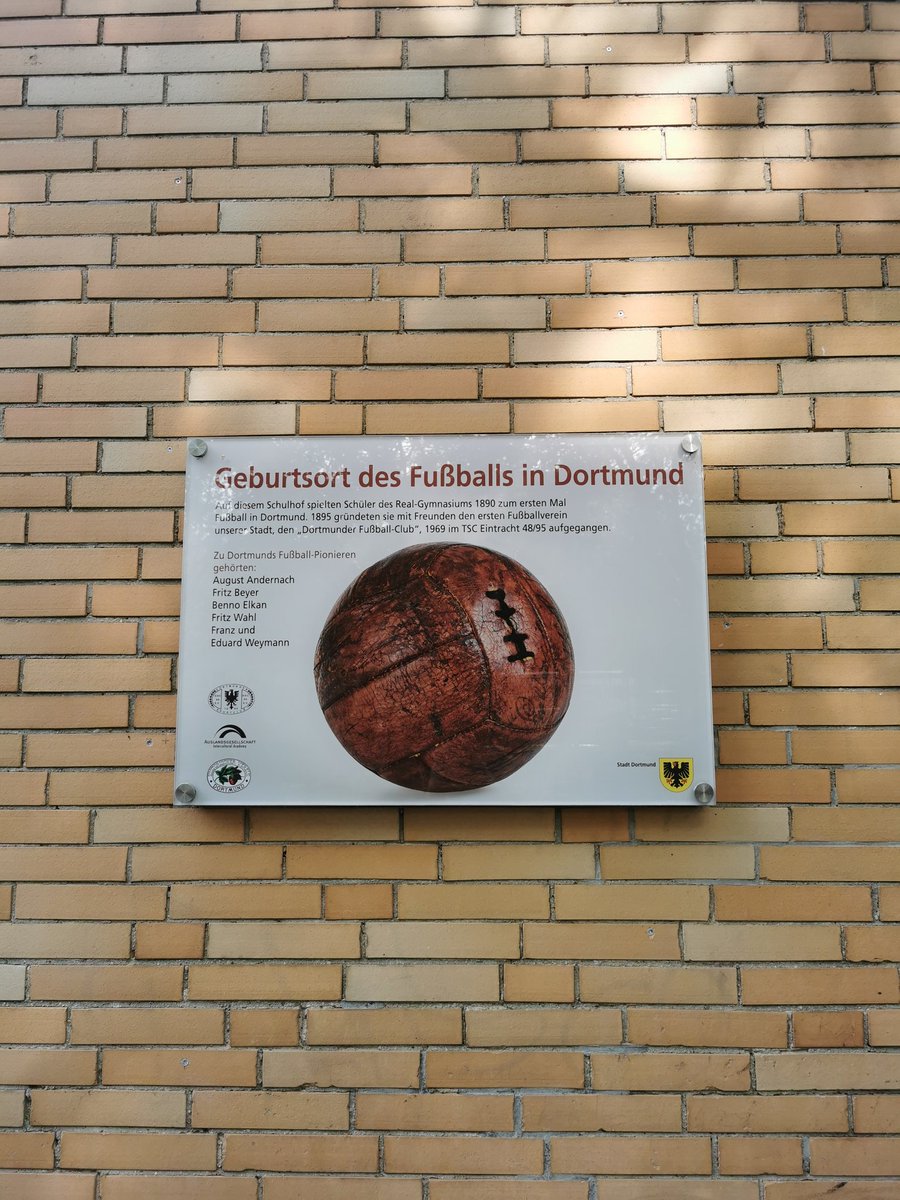 Am Ort der heutigen Petri-Grundschule wurde 1890 in Dortmund zum ersten Mal Fußball gespielt.  #20JahreSG