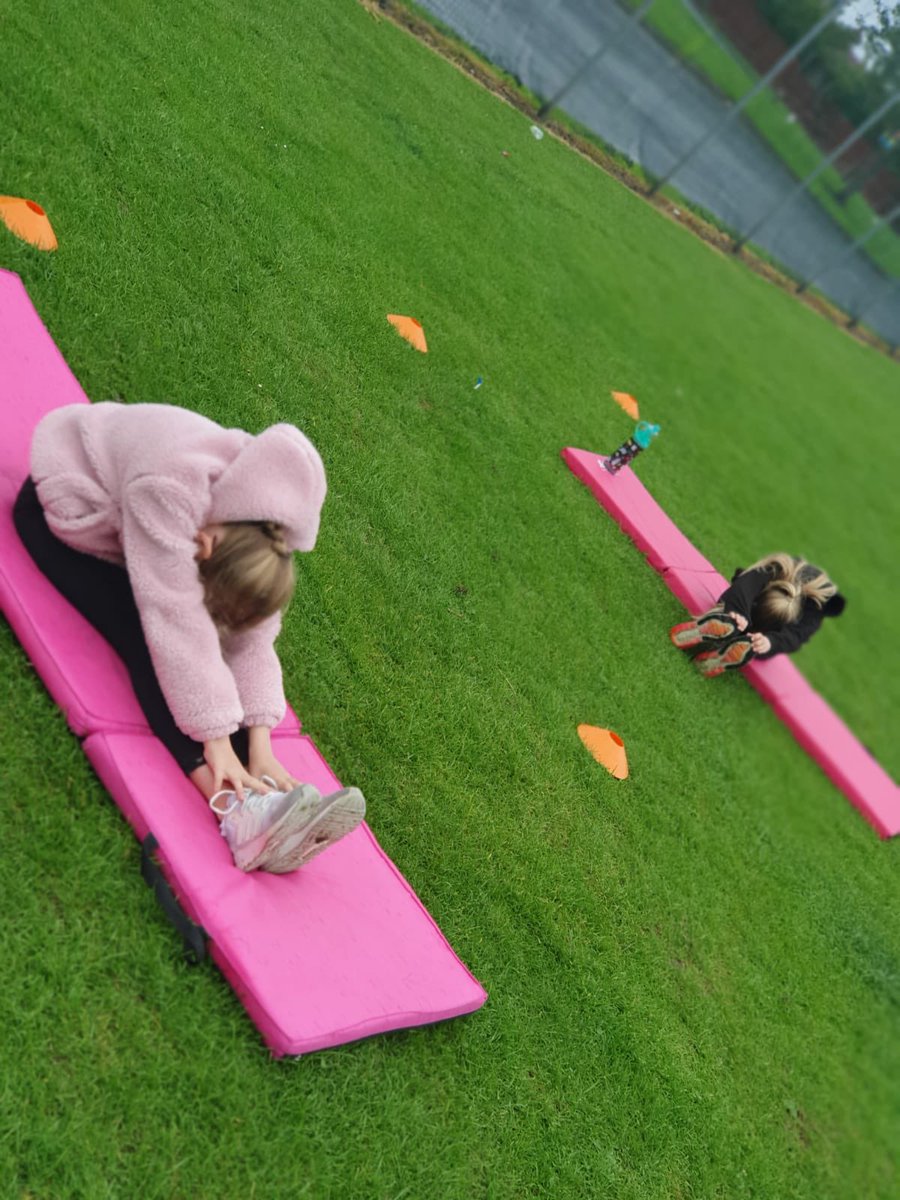 Streeeeeetch! Great fun at our #acro class today. First one since we went into #lockdown in March. Man, does it feel good to be back...#starzdramaschool #performingarts #nefollowers