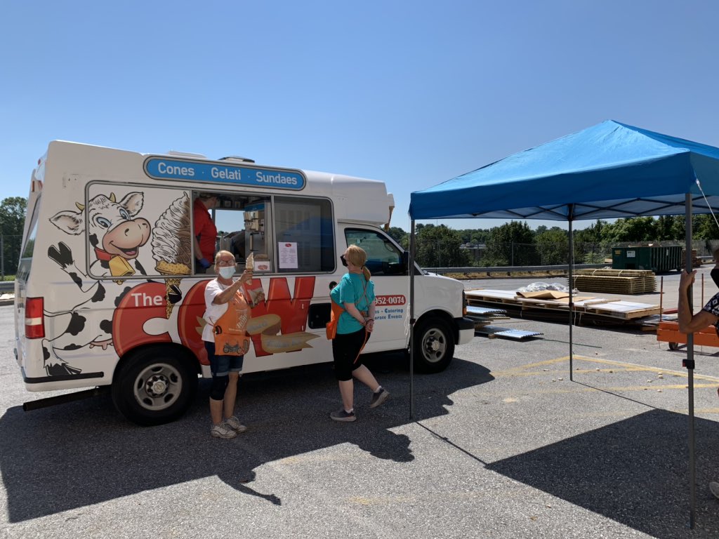 Cold treat for the associates. Thank You to The Cow for coming out. @ChanteDiggs <a href="/EmgeJim/">Jim Emge</a> @aj_mazzola <a href="/EricWal29158377/">Eric Walker</a> <a href="/Angela_Hall7/">Angela Hall</a> <a href="/2581Home/">Home Depot 2581</a>