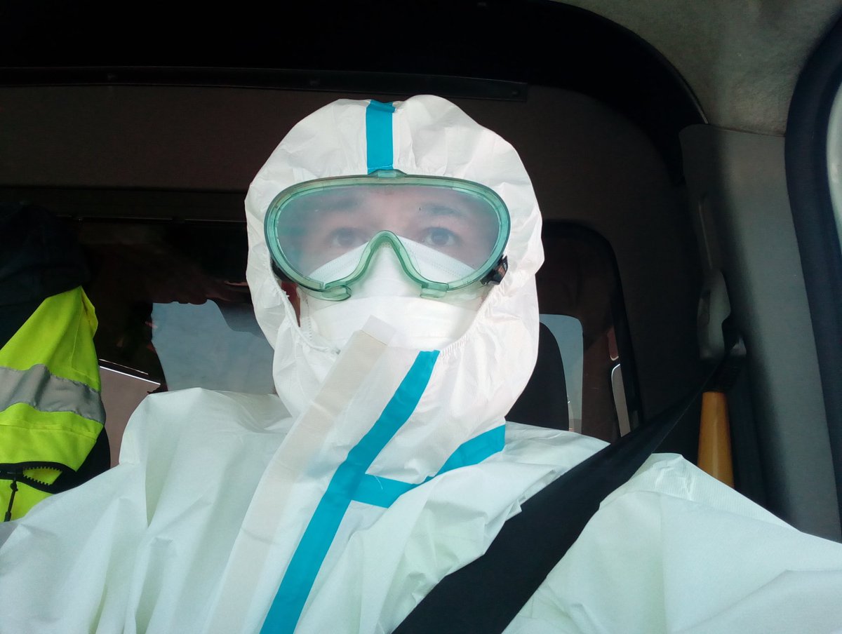 Quería enseñaros mi traje otoño-invierno, y de paso deciros que mis Cubicos y Yo estamos todos bien. Ellos poco a poco van saliendo del confinamiento. 😅🚑