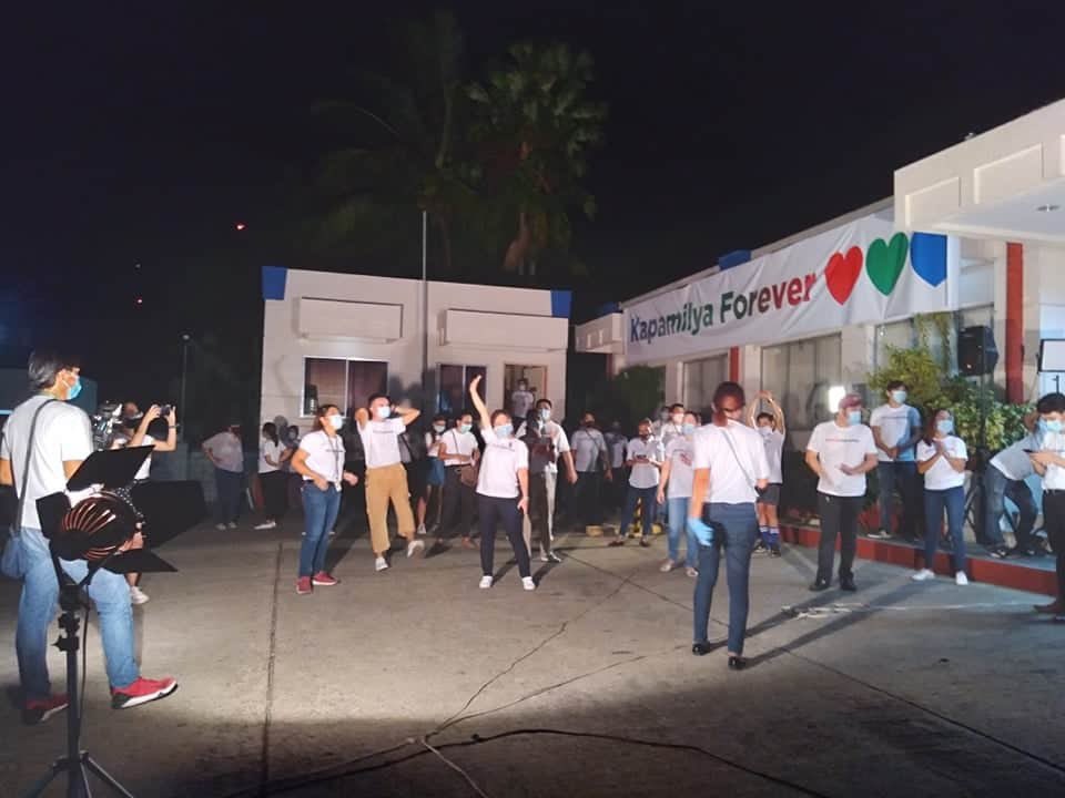 ABSCBNNews's tweet photo. Employees of ABS-CBN Davao join the noise barrage Saturday afternoon. About 63 employees, including agency hired, are about to lose their job after the Congress killed the network’s franchise application. #ABSCBNfranchise https://t.co/7L3nwiHF1O
| via @f_magbanua