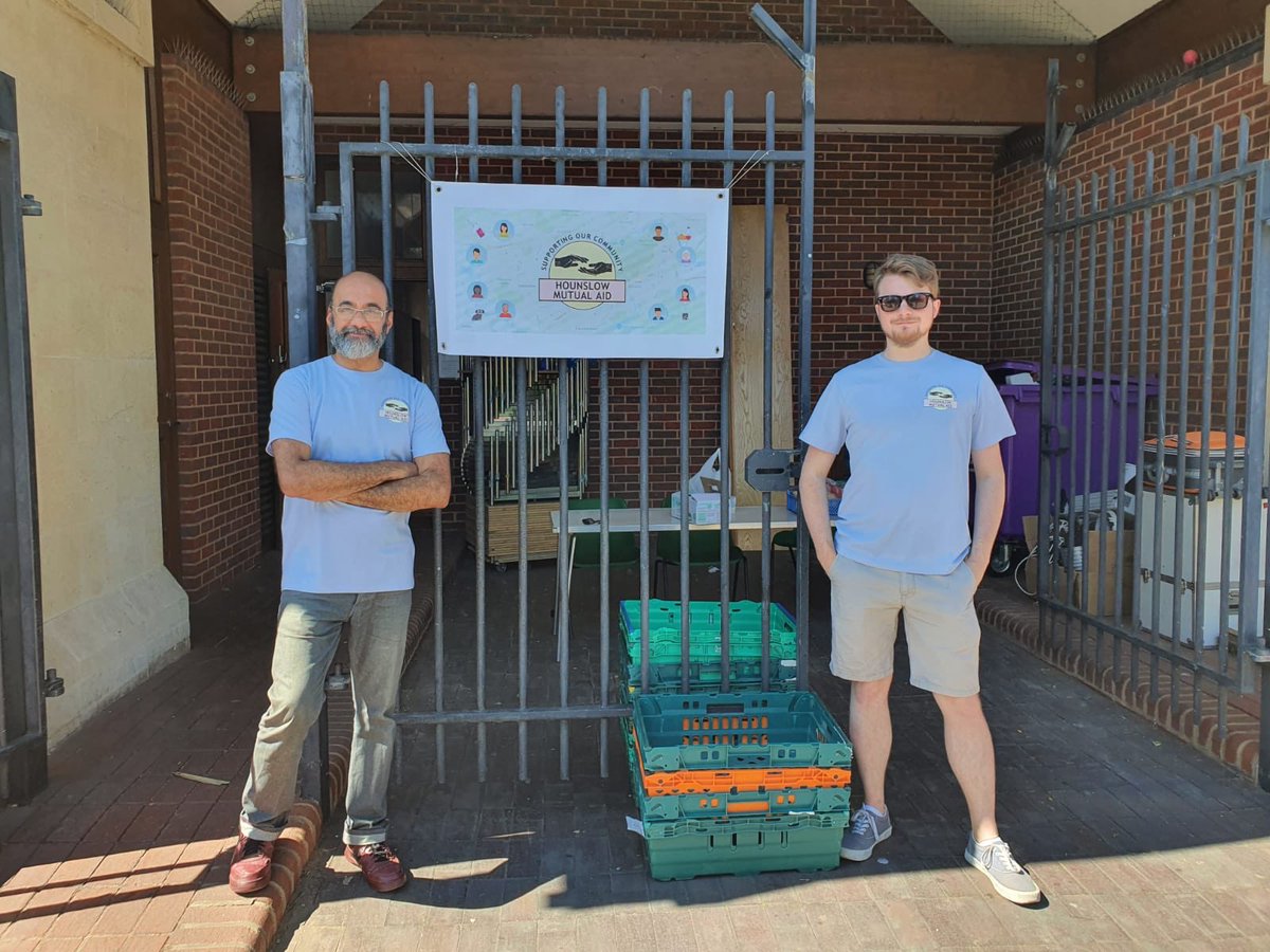 Jack_Emsley1's tweet photo. We’re still at St Paul’s (now with matching t-shirts!) collecting food for @HounslowFoodBox, the Open Kitchen and others! We’ll be open until 5pm! @PoBrentford https://t.co/icKxPUkRTD