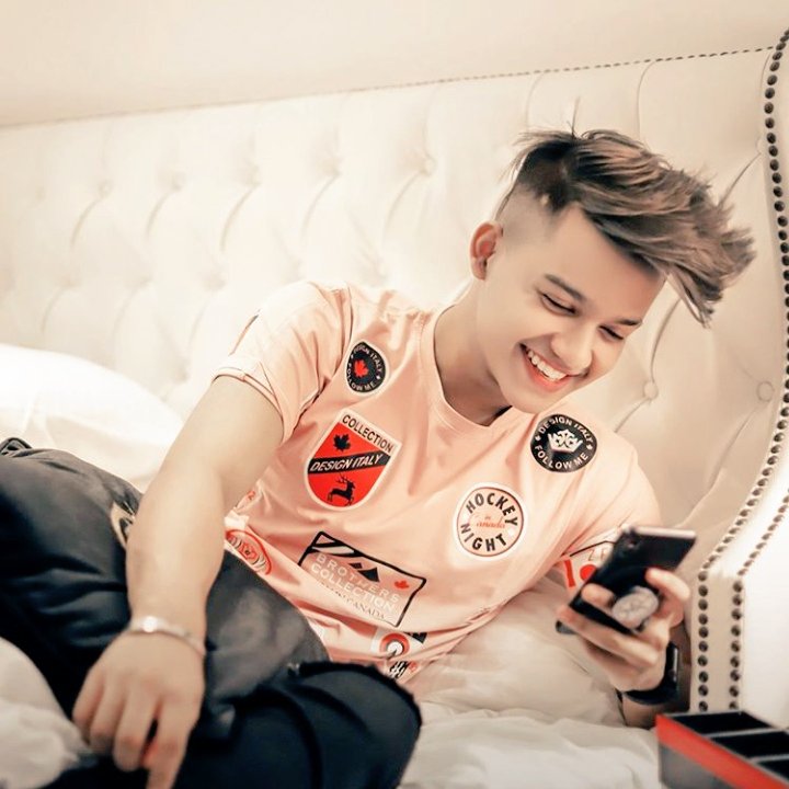 stan_riyaz's tweet photo. #Riifam I am here❤️.... 
CAN ANYONE SAY HOW TO GET RID OF HIS CUTENESS?😵❤️ https://t.co/uNtJ7AFmS4