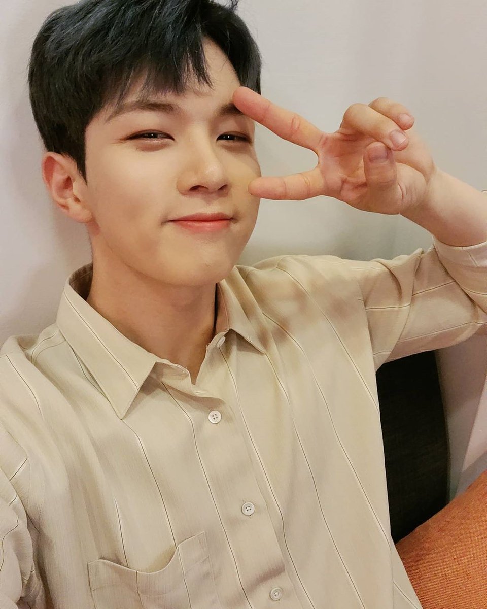 uhmericano's tweet photo. hweseung ig update
#유회승 #엔플라잉
eng° good night♥️
#NFlying #YooHweseung #IfYouAre #AlreadyAsleep #SleepEvenTighter https://t.co/GgYuBA2qsG