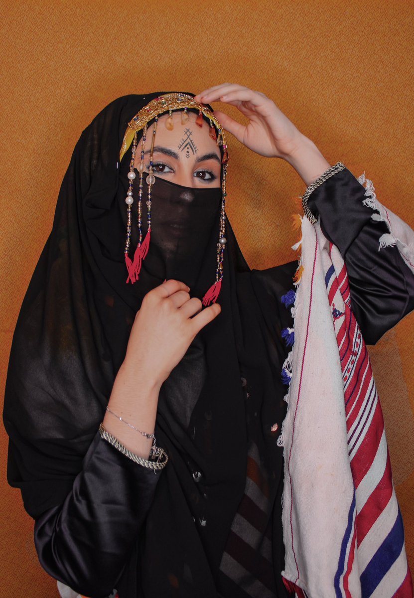 Adeatenea's tweet photo. Esta última semana, he hecho realidad un proyecto que tenía en mente como fotógrafa (con ayuda de @safaeraz, Sana y Nesrine). 
Dar visibilidad a la mujer, la belleza y vestimenta Amazigh (en general a la cultura).
Espero que llegue a mucha gente jo ❤️ https://t.co/AUbZZgVOTC