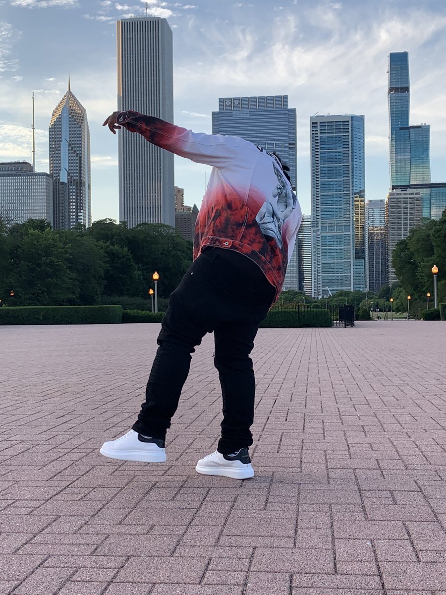 TyranGable's tweet photo. Its hard to love while being a thug💔 but I’m loving the scenery🌃✈️ https://t.co/mU5WdbGFoq