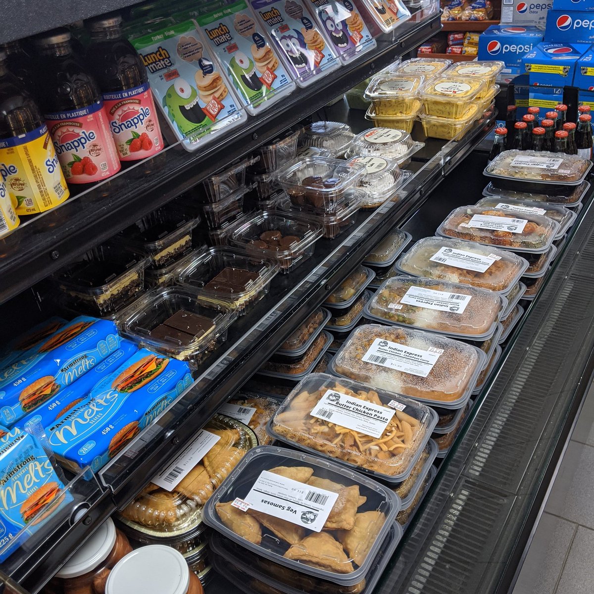 indianexpressnl's tweet photo. Great feeling to replenish totally empty cooler 😄
Full order in at Marie's on Octagon pond!
Enjoy the Sun and some Curry ☀️
#mariesminimart https://t.co/CJSoEEJR5s