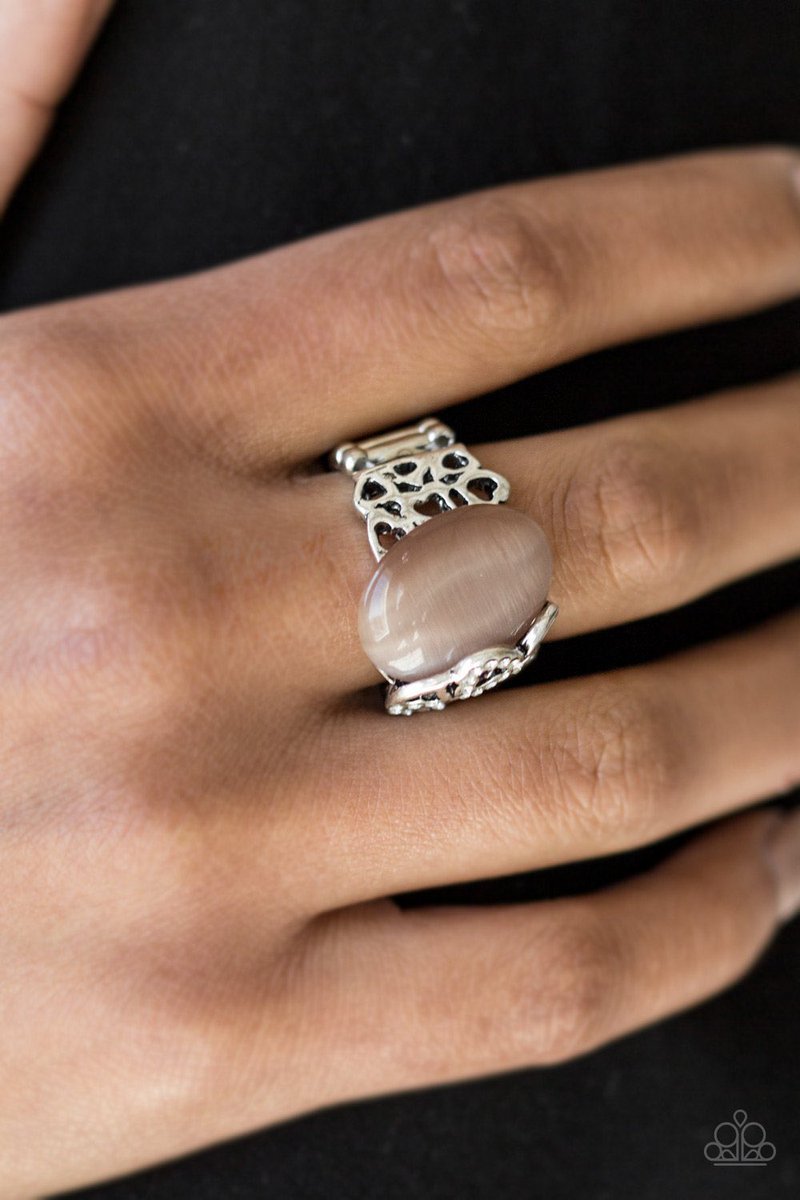 divinehorror86's tweet photo. Glistening silver hearts stack across the finger, coalescing into an airy band. One available https://t.co/8wCBYTqmm7 #rings #jeweleryoftheday #Paparazzi #ringlove #jewelryaddict https://t.co/rMyglvJGAP