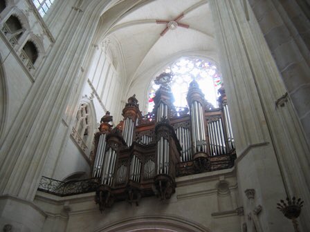 SPPEF's tweet photo. #CathédraleDeNantes, pour tout savoir sur l’orgue des XVIIe et XVIIIe siècles détruit par l’incendie : https://t.co/NkKTfM59ed https://t.co/biRirZoBD2