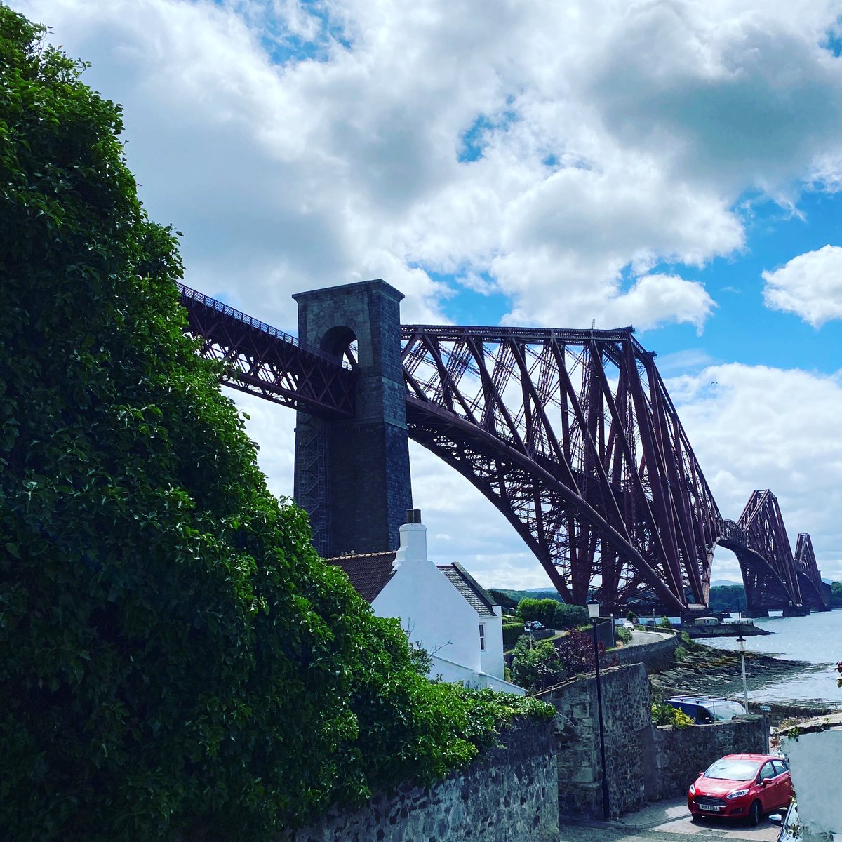 weerestaurant's tweet photo. The sun is out, we’ll sort of! Come on down to #NorthQueensferry between 3-6pm today for some East Neuk Lobster &amp; Chips. £30 for a whole one and £16.50 for a half Lobster. Day trip from Edinburgh. https://t.co/x8Vmd5r6ft