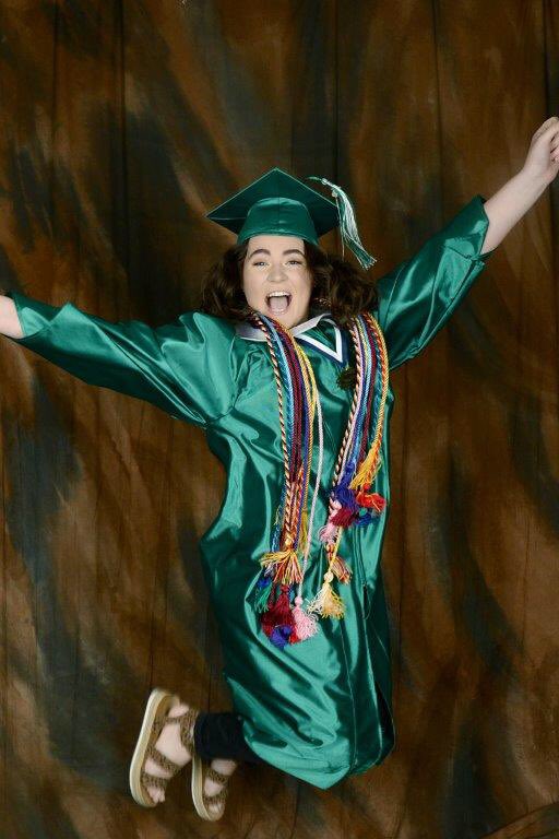 renaefight's tweet photo. It’s Graduation day! We are so proud of you @AllicenFight!           💚🐶🎓 https://t.co/QA3uC1kcwi