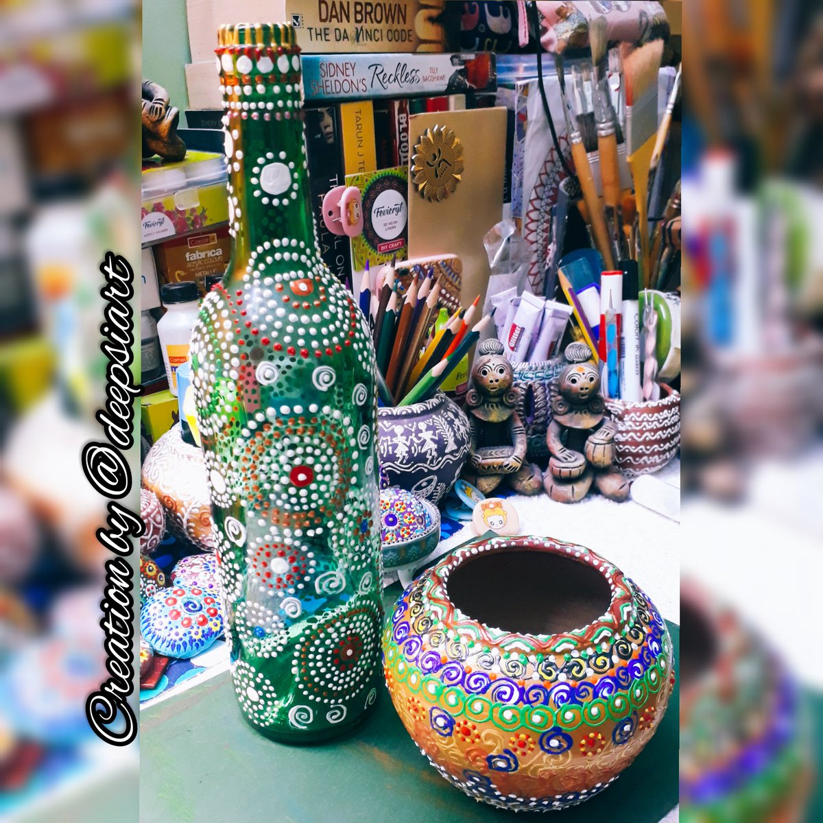deepsiart's tweet photo. Perfect for gift items isn't it? 
Decorated pot &amp; bottle art.
#penpot #earthenpot 
#decoratedpots #handcrafted #penholder #ceramicpotart #supportsmallbusiness #loveceramics #designonpots 
#bottleartideas #bottleartworks
#bottleart❤️ #homedecorideas
#homedecoritemsforsale https://t.co/3HDQFETxvI
