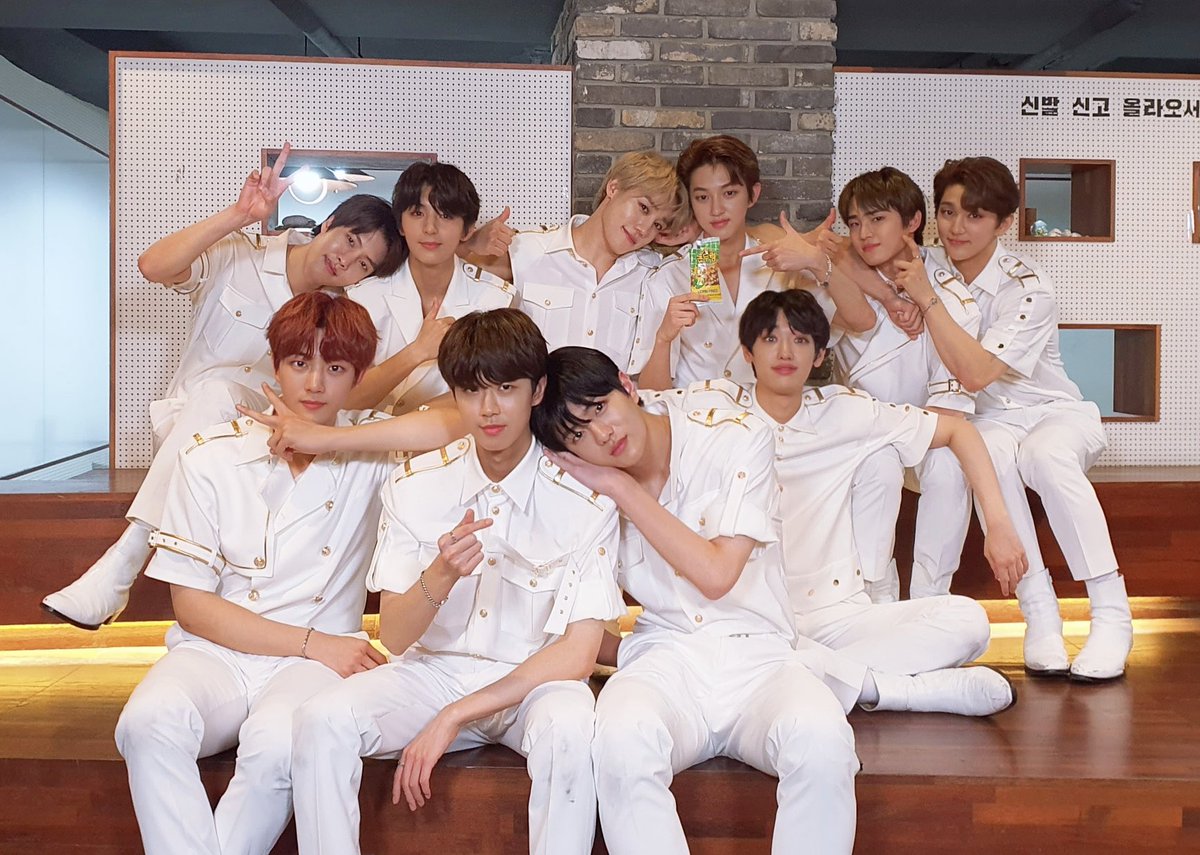 GoldenChild's tweet photo. [📸] 20.07.18 팬사인회를 마치고

손으로 눈 가리면...
그게 골드니스가 없는 
금둥이들의 세상이랍니다(இ﹏இ`｡)
골차는 골드니스없인 못살아💦💦

#GoldenChild #골든차일드
#Take_A_Leap #ONE #Lucid_dream https://t.co/c5OvCwP9Gs