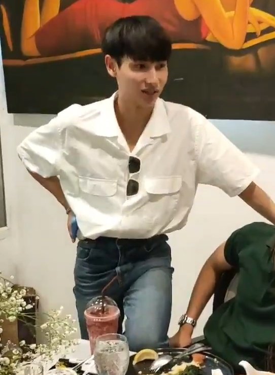 Hoytodgob's tweet photo. ชอบน้องแต่งตัวแบบนี้ น่ารักมากเลยครับ 💚👍 #SINGLETAKECHALLENGE
#กันอรรถพันธ์น่ารักกว่าที่คิด
#AISxSUMSUNG @AtthaphanP https://t.co/JWV0TITgQg