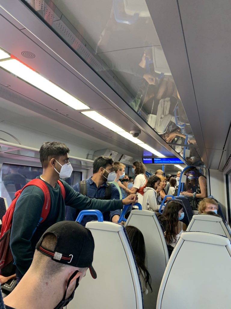danmullens's tweet photo. #thameslink #gatwickairport #coronavirus #SocialDistance https://t.co/T6aJNpDGZO