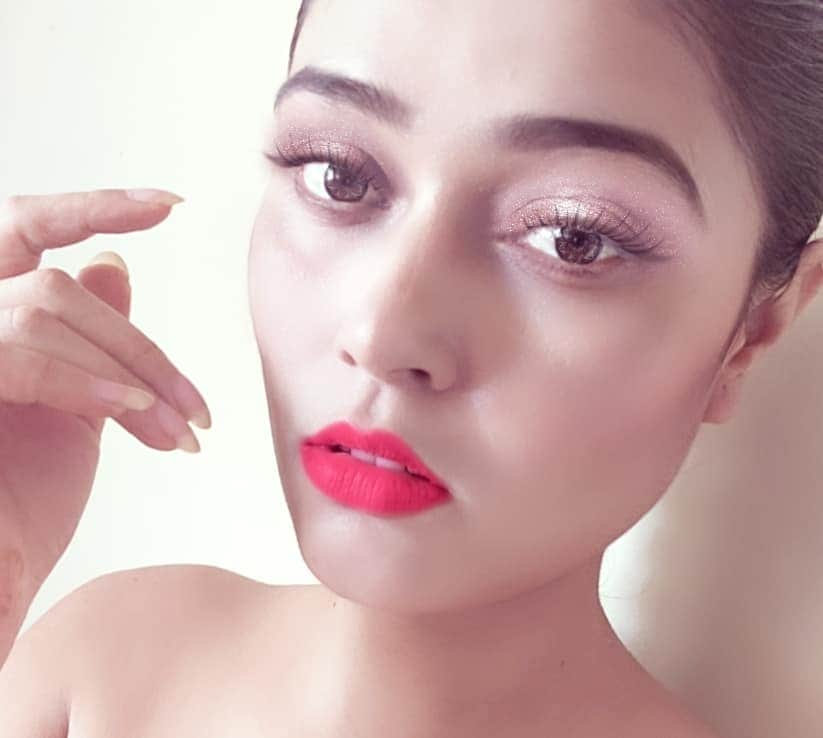 poonamc34922623's tweet photo. Creativity is your best makeup skill, don’t be afraid to experiment.”
.
.
.
.
#makeuppractice #experiment #timepassathome #actorlife #playingwithmakeup #lifeisgood https://t.co/B4pyGbYfGW