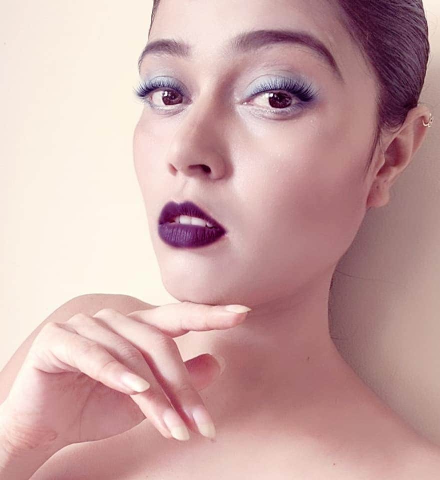 poonamc34922623's tweet photo. Creativity is your best makeup skill, don’t be afraid to experiment.”
.
.
.
.
#makeuppractice #experiment #timepassathome #actorlife #playingwithmakeup #lifeisgood https://t.co/B4pyGbYfGW