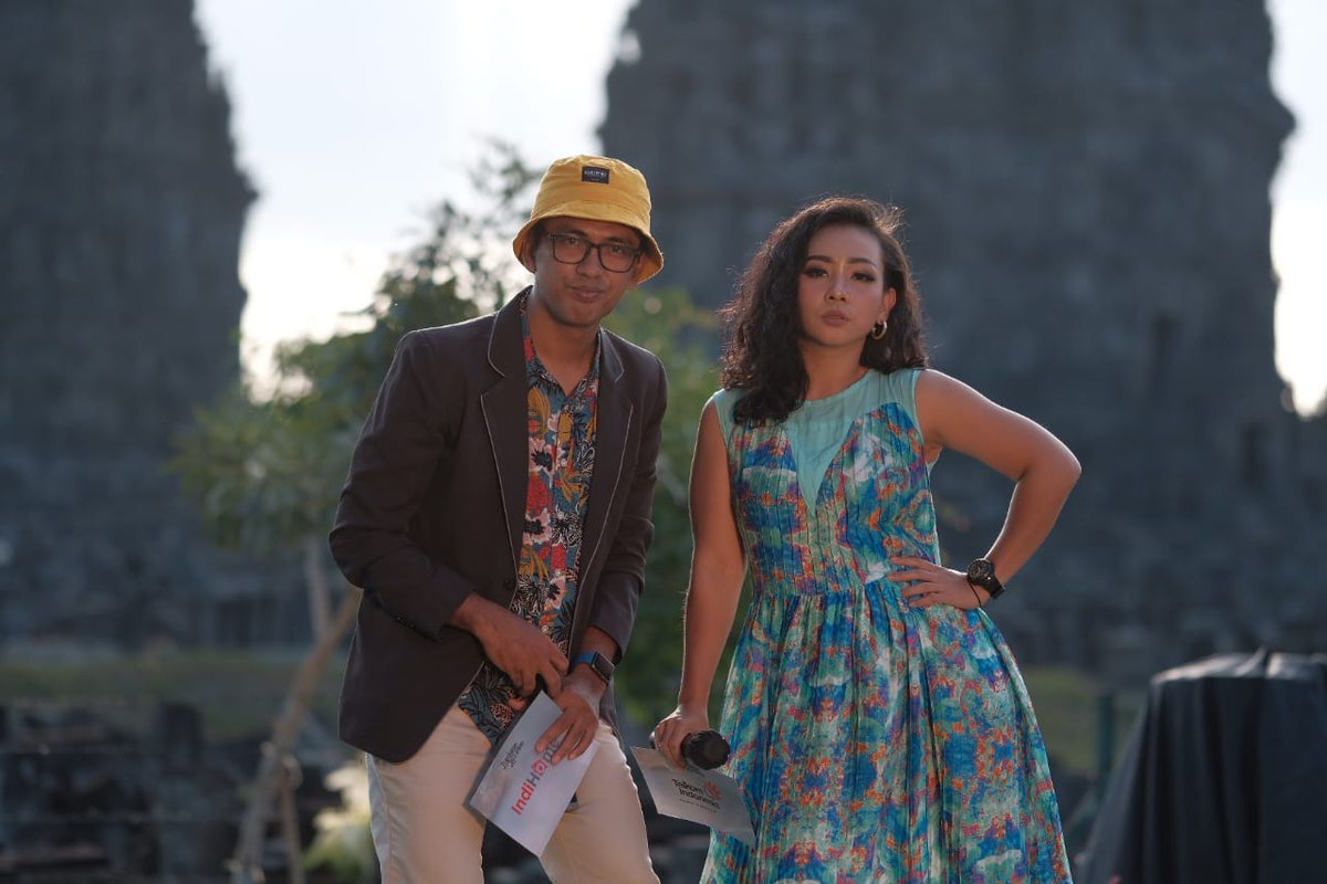 PrambananJazz's tweet photo. Keseruan acara Prambanan Jazz Online ini tidak terlepas dari kelucuan dari kedua pemandu acara pada sore hari ini: @alitalit_  dan @firasasmita!😍

Pasti kalian udah gak sabar kan bisa ketawa-ketiwi bareng sahabat-sahabat langsung di Candi Prambanan? https://t.co/zdxwFxoPUb