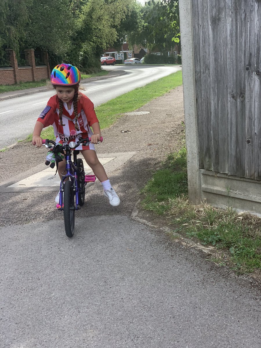 88 days / miles and today’s was for <a href="/LincolnCity_FC/">Lincoln City FC 🇺🇦</a> Lincoln city woman’s thanks for the signed shirt and to <a href="/andybutler41/">pitus-bullus 🇬🇧⚽️</a> for organising it please keep donating ♥️⚪️🚴‍♀️♥️⚪️🚴‍♀️♥️⚪️🚴‍♀️
justgiving.com/fundraising/be… ❤️⚪️🚴‍♀️❤️⚪️🚴‍♀️❤️⚪️🚴‍♀️❤️⚪️🚴‍♀️