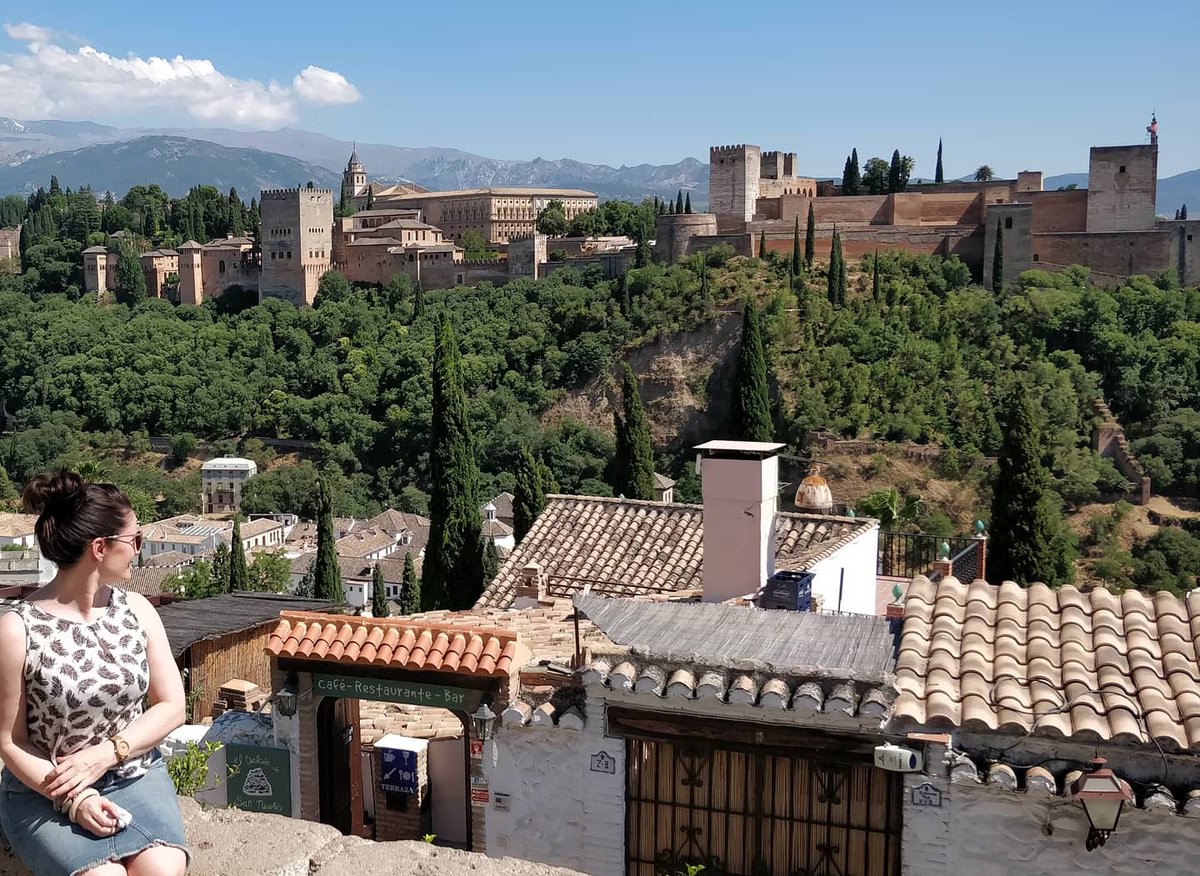 GranadaTapaTour's tweet photo. THAT view lifts my spirits E.V.E.R.Y single time. Beautiful sky, crystal clear. This is the spot everyone puts on their ✔️ list when coming to Granada. And you can see why!
#granadacity #seespain #SpainAwaitsYou #whataview #alhambragranada https://t.co/MnErGqSP5C