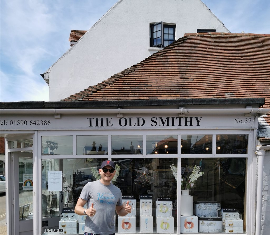 Happy Birthday me old mukka <a href="/AdamJSmithy/">Adam Smithy</a>, this shop got it spot on today 😂😂