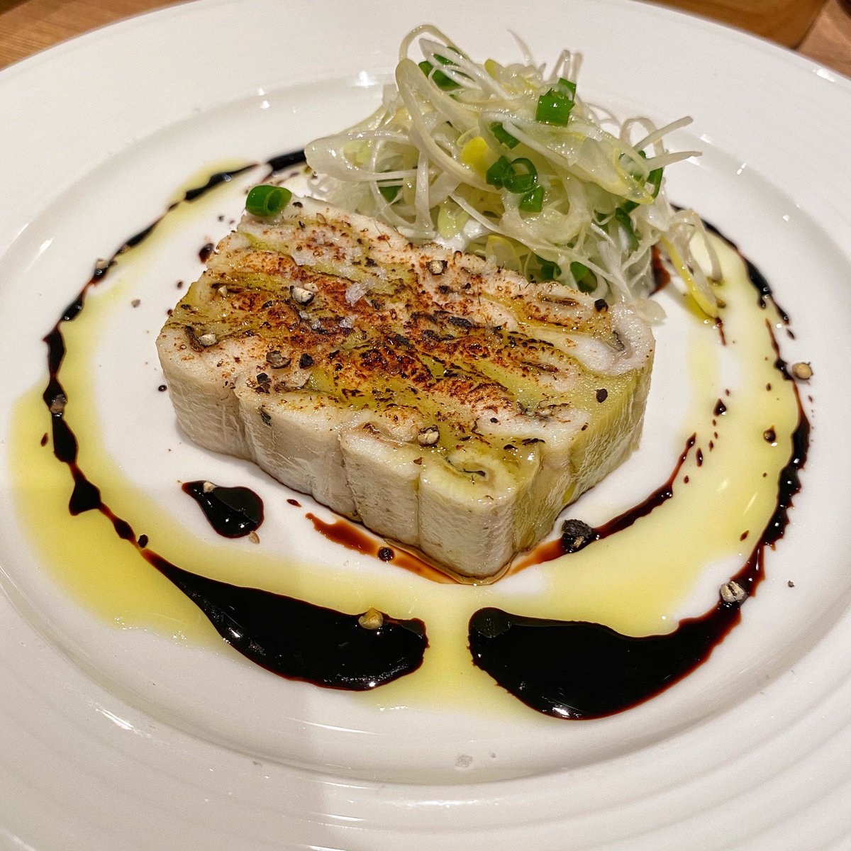 Hata_yokohama's tweet photo. そして某ホテル飲み仲間とオレンジコンセプト。
穴子とナスのテリーヌ
まるみ豚ロースソテー、シャリキュティソース
釜揚げシラスとオクラのペペロンチーノ
#orangeconcept #穴子 #ナス #テリーヌ #まるみ豚 #ソテー #シャリキュティエール #釜揚げシラス #シラス #オクラ #ペペロンチーノ https://t.co/DuV2Z8q79g