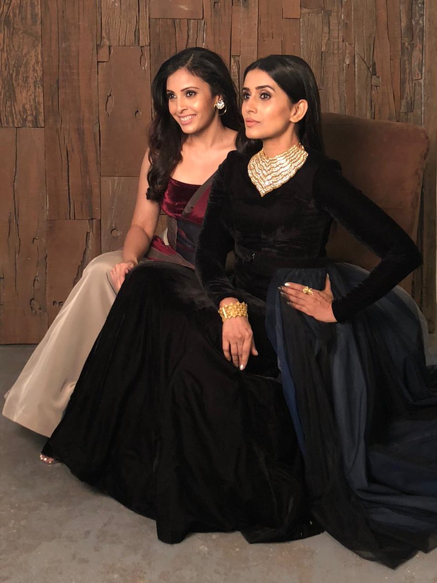 sonalikulkarni's tweet photo. She is my fairy..!!! 
Her talent is her magic..!!!
No Cinderella is left deprived when she is around 😘 here’s wishing the best birthday to my adorable zealous darling @prache1 🥰🥰🥰 all my love ❤️ #bff
#mystylist #fitnesspartner https://t.co/ubRngIQWqU