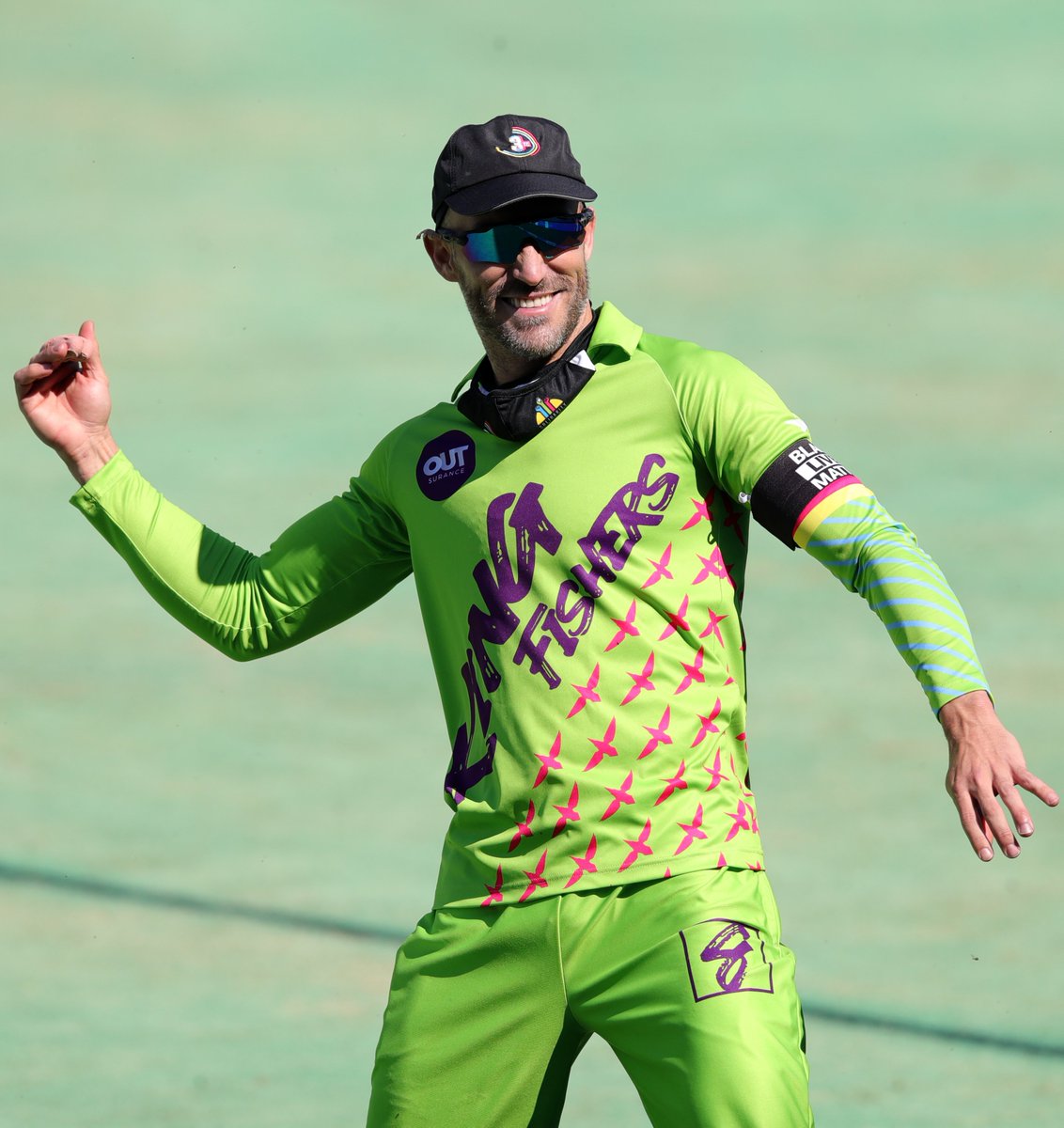 While the second half of the #SolidarityCup is currently underway here's a summary of  where things stand after the first half.

<a href="/TAKEALOT/">takealot</a> Eagles - 66/1
<a href="/mrdfood/">Lindelwa M Deerh</a> Kites - 58/1
<a href="/OUTsurance/">OUTsurance</a> Kingfishers - 56/2

#3TCricket #RainStartsPlay