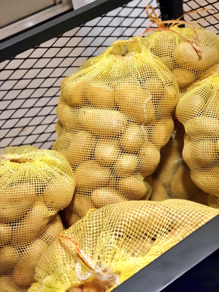 weloveriyadh2's tweet photo. فرايزر 🍟
عشاق الفرايز هنا مكانكم 😭♥️
بس يقدمون فرايز 
حاليا افتتاح تجريبي من الساعه ٧ المساء
البطاطس لذيييييييذ وعندهم خيارات لصوصات 
ضروري تجربونه 
لا يوجد جلسات 
الموقع📍: مجمع حطين سكوير https://t.co/MpAlVxxX8Z