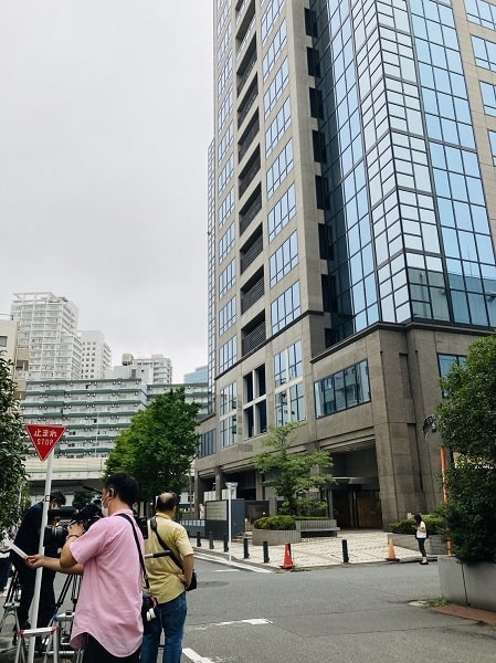 黒猫ちゃんねる 不動産サイトによると 俳優の三浦春馬さんが 住んでいたマンションは1990年代に建てられた 64平方メートルの１ldkで月額家賃は18万円ほど Jr田町駅まで徒歩で約12分 近所にはタワマンが 乱立し 確かに三浦さんの自宅マンションに