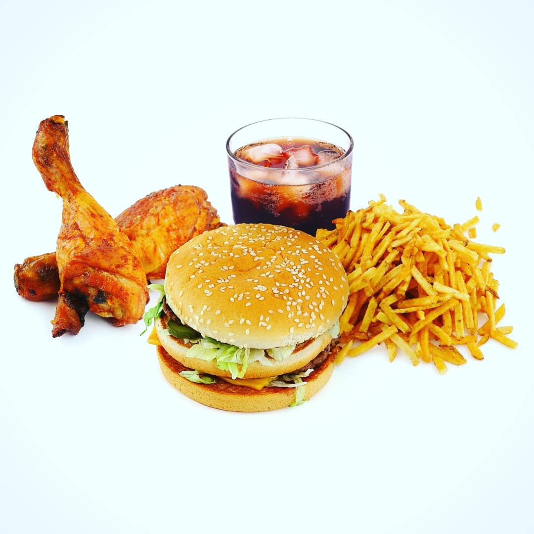 oneddarlo's tweet photo. We are open all day today delivering your favourite fast food in HEATED bags to ALL parts of Darlington! Order on our app or website: https://t.co/Lu6r4kewZ3 #saturday #lunch #darlington #food #takeaway #mcdonalds #kfc #subway #burger #chicken #sandwich #milkshake #coke #pepsi https://t.co/Yfw345xGmJ