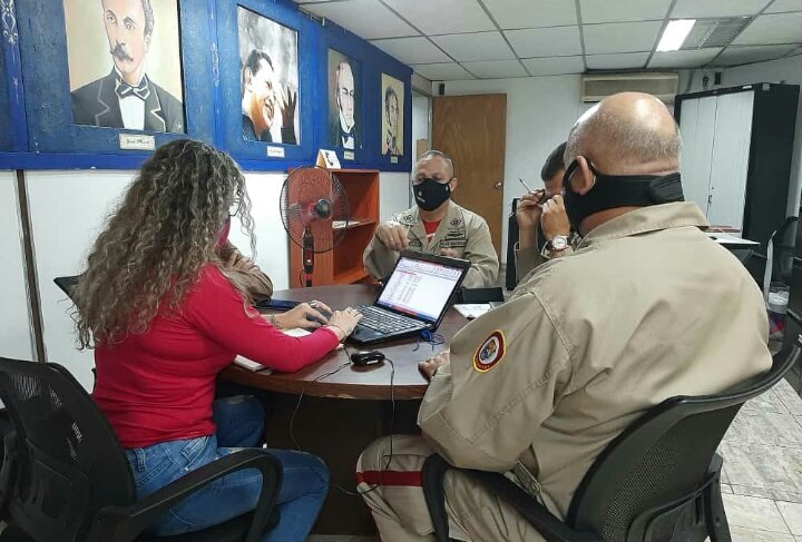 #17Jul || Mesa de trabajo con la Jefa <a href="/charlychaves/">Charly Rojas Chaves</a>, Milicia Bolivariana, <a href="/PSUVTachira/">PSUV Táchira</a> y @ZonaEducTachira, cumpliendo con las instrucciones del Ministro @psuvaristobulo y el Mayor General 
<a href="/BernalManuelG/">CMDTE GRAL MILICIA BOLIVARIANA</a>
#GraciasPuebloHeroico
<a href="/NicolasMaduro/">Nicolás Maduro</a> 
<a href="/FreddyBernal/">Freddy Bernal</a> 
@MPPEDUCACION