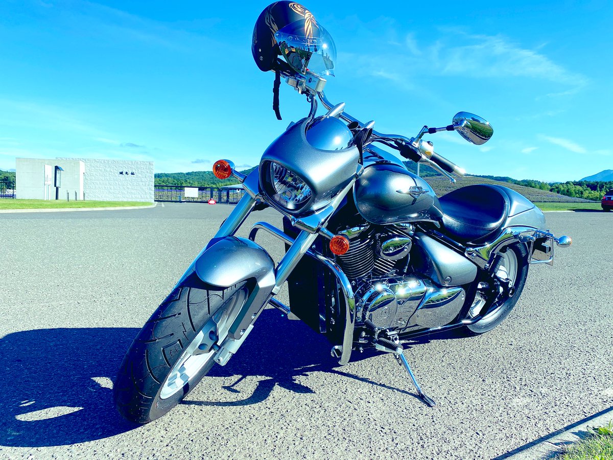 miybi400's tweet photo. 納車しました😊🎉
そして公道デビュー！分かってはいたけどなまら重いブルバード400、車両重量267キロ💦ガンメタのブルバード北海道に何台あるんだろう🤔札幌近郊で見かけたらきっとそれは私です！笑
＃バイク乗りと繋がりたい
＃バイク好きと繋がりたい
＃ブルバード
＃スズキ
＃北海道 https://t.co/W7P2eT9GNW