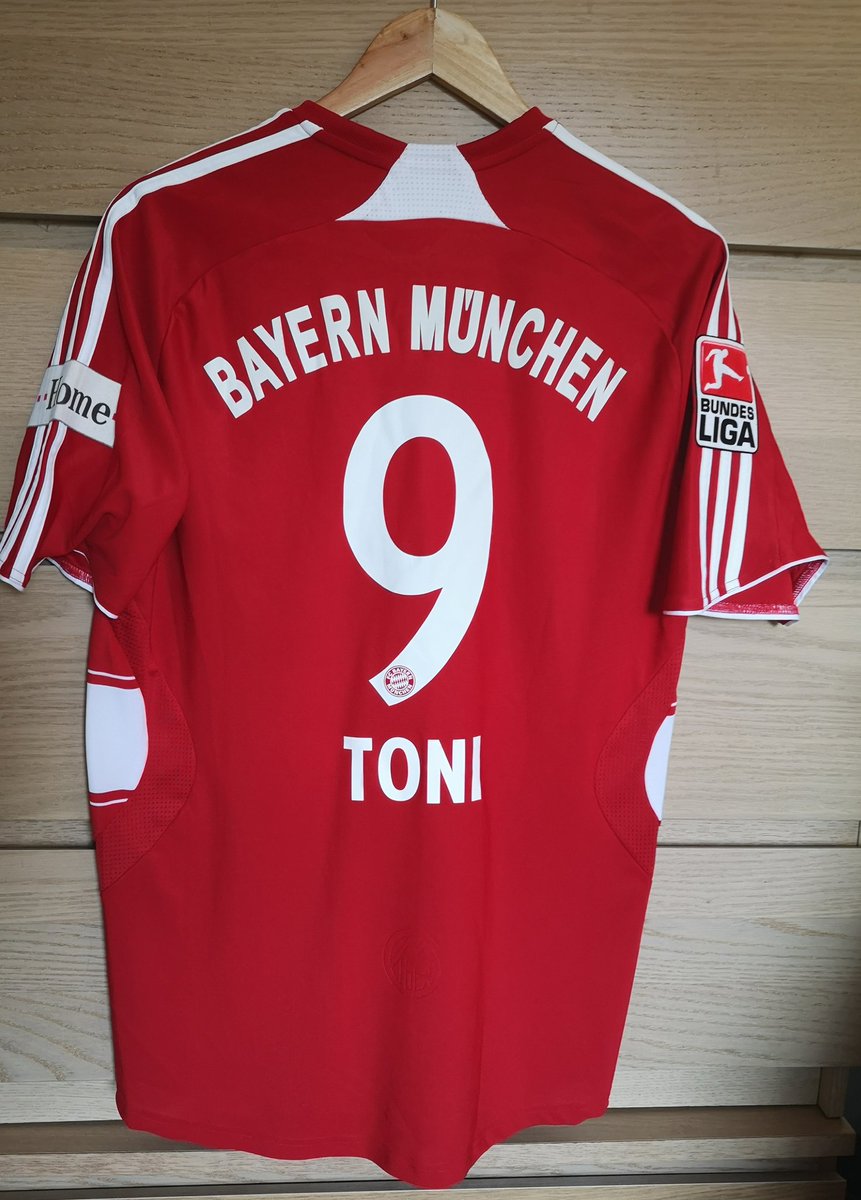 shirt_fan's tweet photo. #saturdayshirt #homeshirt is this @FCBayernEN beauty ๐ดโช๐ด
I think this could be my favourite nameset in my collection. Luca Toni was an absolute beast in 07/08 scoring 39 goals and registering 12 assists in 46 matches.
Loved this man, Serie A's oldest Capocannoniere to boot! https://t.co/CvkWxlAJr0