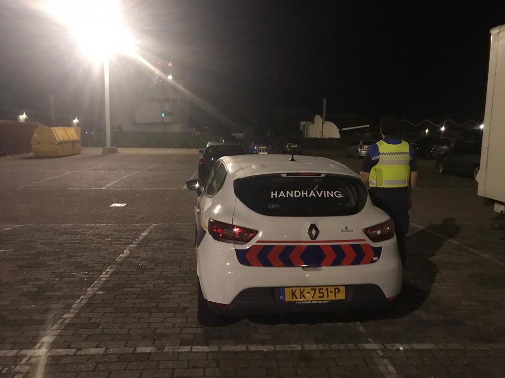HandhavingDH's tweet photo. Gisteravond een melding gekregen van opstandige #kampeerders welke niet wilden vertrekken op aanwijzing van personeel #Willemsoord. #Camping was vol.Ter plaatse deze personen #gevorderd te vertrekken. Hier gaven zij alsnog gehoor aan. #handhaving https://t.co/Wu9Nq5sYUF