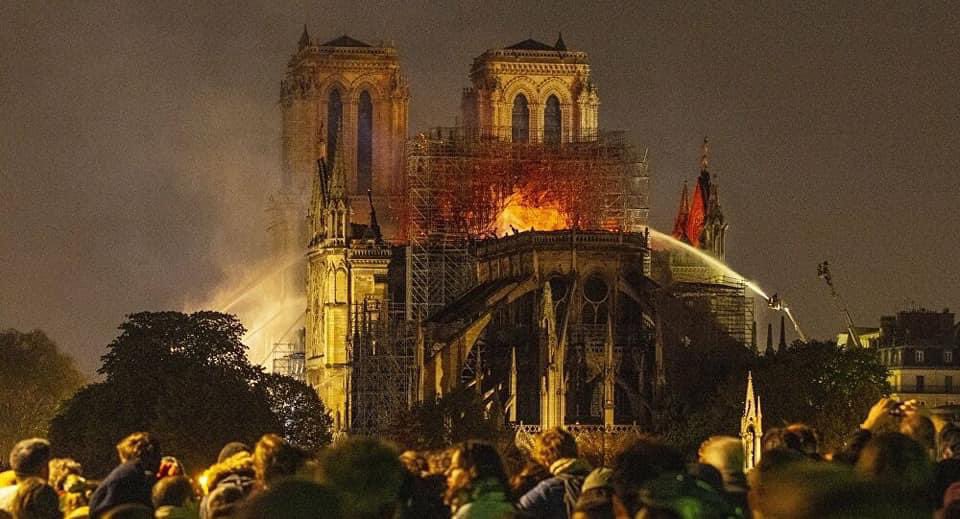JulienAubert84's tweet photo. Soit nous sommes coupables de négligence, et nous ne sommes pas à la hauteur de notre héritage. Soit nous sommes naïfs face à des groupes malveillants, et nous ne sommes pas à la hauteur de notre héritage. J’attends de @GDarmanin qu’il nous indique pourquoi nos églises brûlent. https://t.co/2LwBkOJxfy