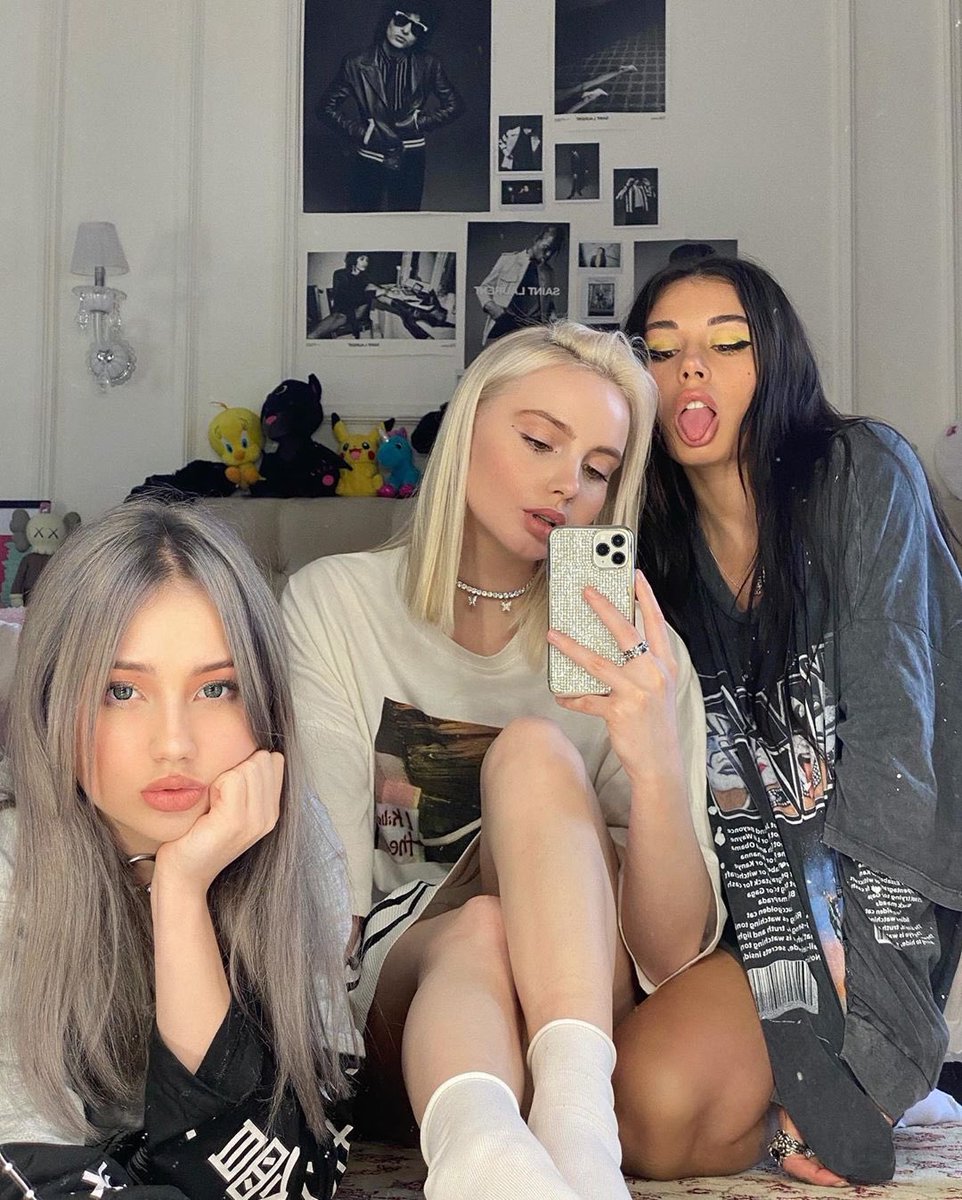 vicharykova's tweet photo. С кошками моими ♥️🤤 https://t.co/6xu2Jk2xIx