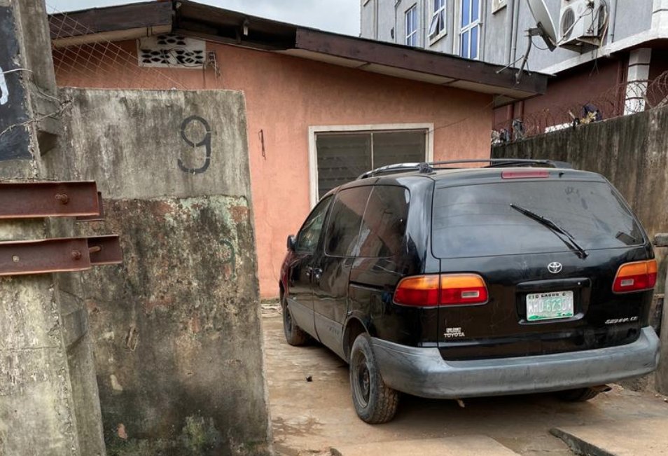 The real estate claim is what some residents of Ogunyomi street in Oworonshoki would dismiss.  #Hushpuppi