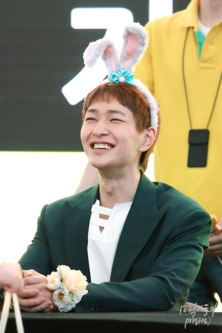  D-0/02, 27 hrs ONEW’S BACK dearest jinki,hi, i cant seem to express what im feeling but if there’s one thing that im sure it is the fact that im excited, bc i miss you a lot. today is special bc it’s taemin’s birthday, please hug him for all of us, jinki yours,triz