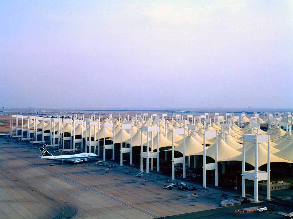 Аэропорт мекка. Аэропорт Джида Саудовской Аравии. Джидда аэропорт Мекка. Аэропорт в Джидде (Саудовская Аравия, 1980 г.. Международном аэропорту Джидда в Саудовской Аравии.