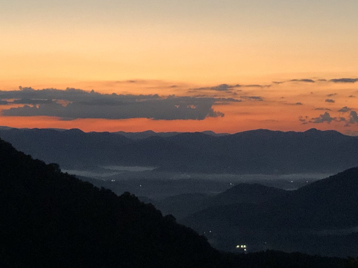 TuckRiverClub's tweet photo. Sunrise over the @NC Trout Capital.. A reward for hitting the water early is catching scenes like this on the way! Get up and get out there!
#TuckFlyShop #SylvaNC #BrysonCity #FlyFishNC #FishItWell #NCTroutCapital #GreatSmokies #DiscoverJacksonNC #FlyFishing #WNCFLYFISHINGTRAIL https://t.co/0PtZMjajm1