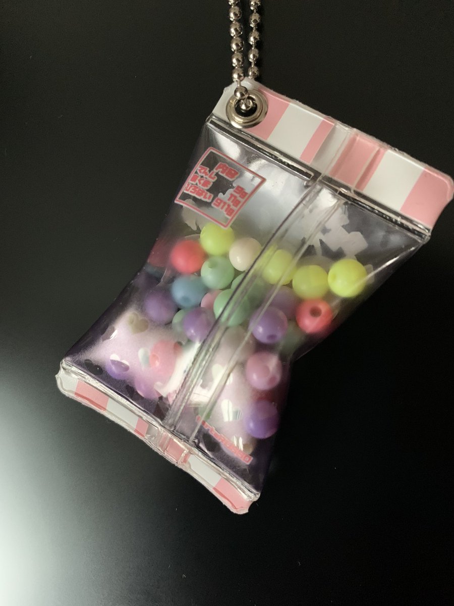 「フォロワー様プレゼント企画ゴデビキーホルダーを3名様にプレゼントします!当方のア」|IORIのイラスト